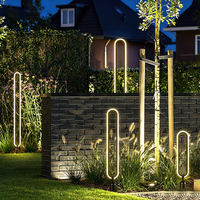Lampe de jardin moderne à piquet en forme de trombone, en métal noir mat, LED blanc chaud, pour aménagement paysager, ensemble d'éclairage artistique extérieur