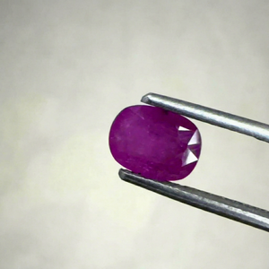 Pierre précieuse naturelle de rubis ovale de 1,65 carat, couleur rose rouge vif, pour bague de luxe, pendentif et bijoux fins sur mesure - Product Image 1