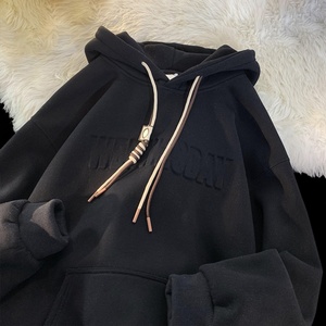 Sweat-shirts à capuche personnalisés pour hommes avec col montant, broderie 3D et logo imprimé en relief – Collection Automne, Tailles variées, Hoodie gaufré - Product Image 3