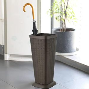 Portaombrelli Alto in Plastica Effetto Rattan, Struttura Intrecciata 26x26x51.5 Cm, Cesto Rettangolare Resistente - Product Image 3