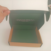 Boîtes d'expédition et d'envoi en carton ondulé coloré, personnalisées avec impression et dorure, pour emballage de chaussettes de luxe de marque