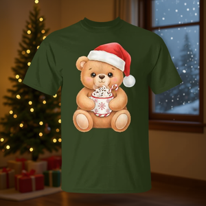 T-shirt mignon avec un ours en peluche de Noël et un chapeau de Père Noël - Product Image 3