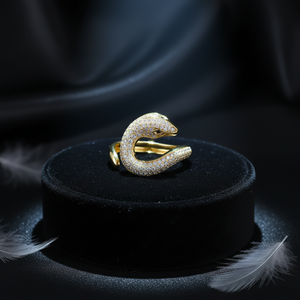 Anillo Serpiente de Oro de 18K Opulento con Diseño Serpentino Fluido y Micro Pavé Engastado a Mano para Joyería de Lujo Diaria - Product Image 3