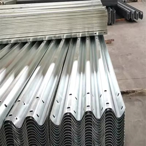 Barandilla de Seguridad de Tres Ondas y Barrera Anticolisión de Alta Resistencia para Construcción en EAU, Grosor Personalizado de 2.5mm, 3.0mm, 4.0mm - Product Image 4
