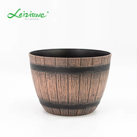 Usine Direct Prix Macetas De Madera Résine En Plastique Pot De Fleurs et Pot De Plante En Gros Vintage En Bois Comme Baril pour Jardin