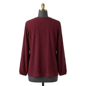 เสื้อชีฟองสีแดงเบอร์กันดีสำหรับผู้หญิง พร้อมโบว์ผูกด้านหน้า แขนทรงบอลลูน ทรงหลวม คอทรงโอ เสื้อลำลอง - Product Image 3
