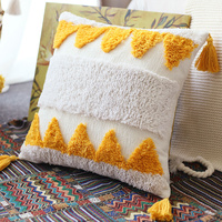 Housses de coussin motif géométrique jaune Boho maroc tufté chenille taies d'oreiller avec glands
