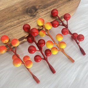 Bayas Rojas Simuladas, Accesorios Decorativos, Bolas de Espuma de Color Degradado, Ramilletes de Frutas Navideñas, Materiales para Manualidades - Product Image 1