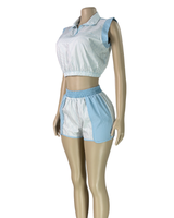 Ensemble deux pièces streetwear tendance été 2026 pour femme : crop top rayé sans manches et short slim