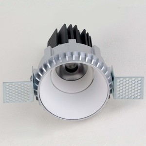 IP54 방수 방진 조광 가능 트림리스 조명 방향 조절 가능한 COB 매입형 <span class=keywords><strong>LED</strong></span> 천장 다운라이트 (욕실/주방용) - Product Image 5