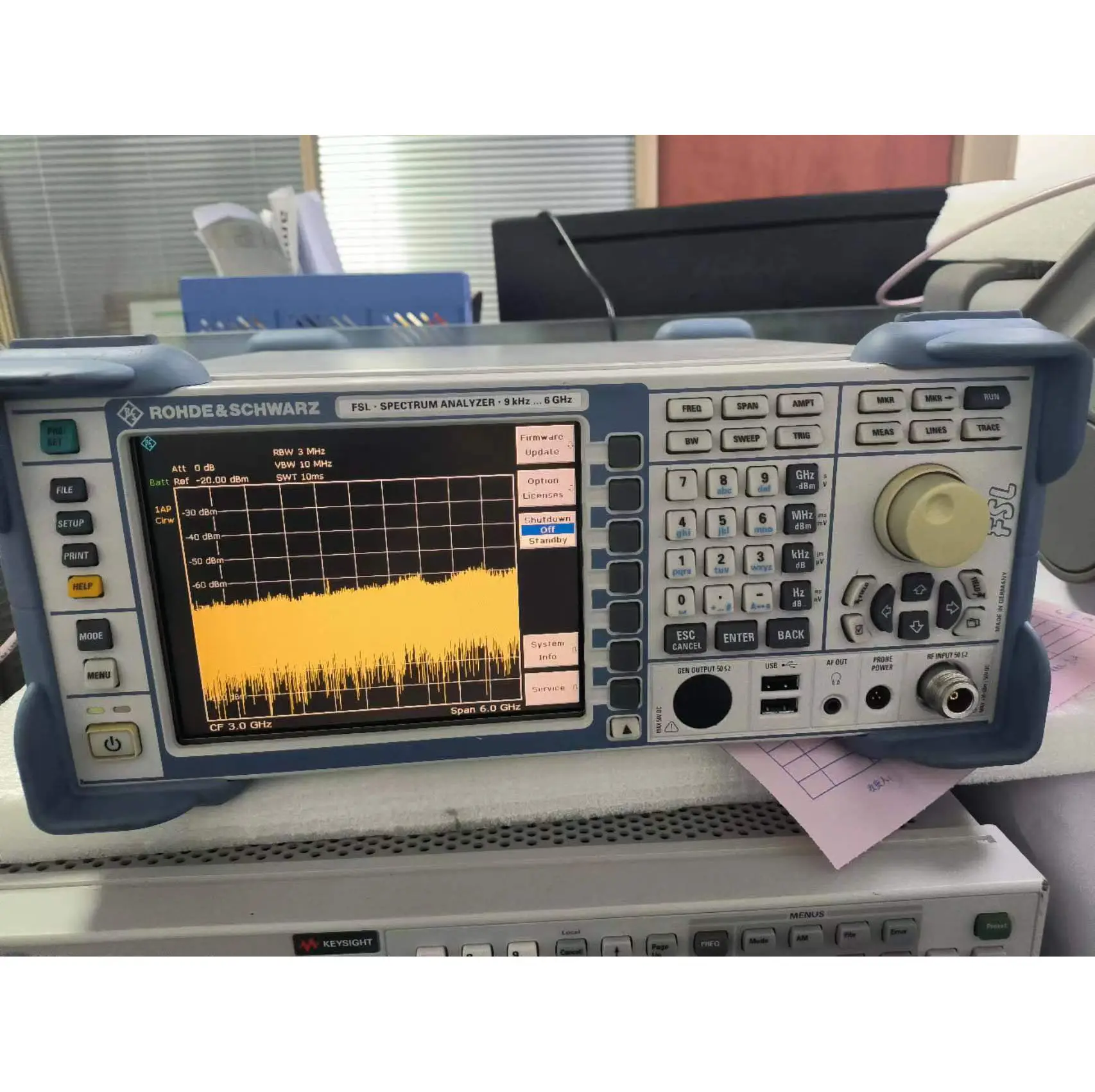 रोहडे और श्वार्ट्ज़ (आर एंड एस) एफएसएल6 9kHz-6GHz स्पेक्ट्रम विश्लेषक ओपीटी K7 B7 B22 के साथ