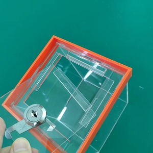Hucha de acrílico transparente ecológica personalizada para colgar en la pared con llave para reutilizar - Product Image 3