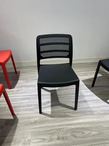 Silla de Comedor de Plástico PP de Estilo Simple para Restaurante, Colores OEM, Apilable, para Cocina y Hogar - Product Image 2