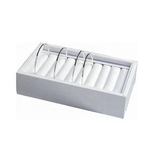 Expositor de Lujo Negro y Gris de Terciopelo de Tres Niveles para Pulseras, Brazaletes y Anillos - Product Image 4