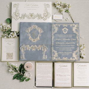 Boîte d'invitation de luxe en velours avec gaufrage sculpté et estampage à chaud, ensemble d'invitations de mariage à couvercles rabattables - Product Image 1