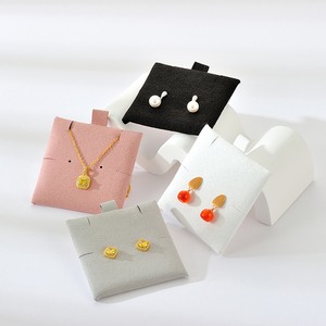 Cartes d'emballage pour bijoux en microfibre, directement de l'usine, diverses couleurs, logo personnalisé, étiquettes et cartes pour colliers et boucles d'oreilles - Product Image 6