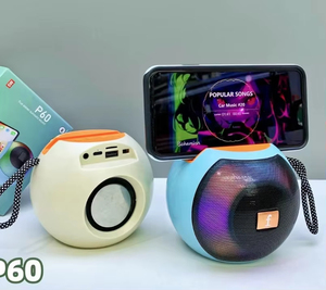 Altavoz Portátil P60 con Iluminación LED RGB, Batería de 800mAh, Compatible con Tarjeta de Memoria, para Uso en Interiores y Exteriores - Product Image 6
