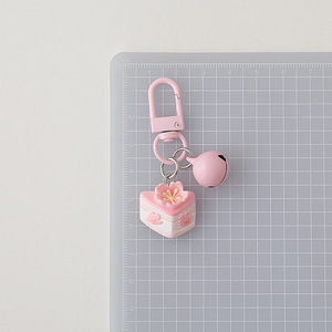 Porte-clés <span class=keywords><strong>en</strong></span> forme de gâteau, figurines décoratives de simulation, thème Sakura, cadeau d'anniversaire pour les couples et les amis - Product Image 5