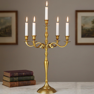 "Charmant candélabre doré à 5 bras avec un design élégant parfait pour les mariages et les événements spéciaux" - Product Image 1