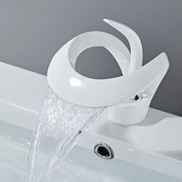 Robinet de salle de bain moderne à cascade, à trou unique, à poignée unique, mélangeur chaud et froid, robinets de lavabo de toilette