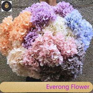 Muestra gratis 5 cabezas de seda artificial blanco Hortensia flor Hortensia flores para la decoración del hogar y la cocina - Product Image 1