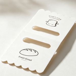 Étiquettes suspendues pour pain en style minimaliste, en papier couché de haute qualité, bord festonné, cartes pliables pour boulangerie - Product Image 3