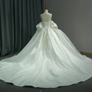 Vestido de Novia Vintage de Satén con Mangas Abullonadas y Diamantes, Vestido de Novia con Cuentas en el Centro 6584 - Product Image 3