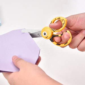 Ciseaux pour enfants en forme d'abeille, acier inoxydable, 11,7 cm, manche en plastique, pour travaux manuels, découpe de papier, usage scolaire - Product Image 5