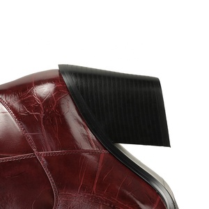 Bottes Chelsea OEM en relief croco pour femmes, bottes confortables au genou avec talon épais et bout pointu pour l'hiver et le printemps - Product Image 6