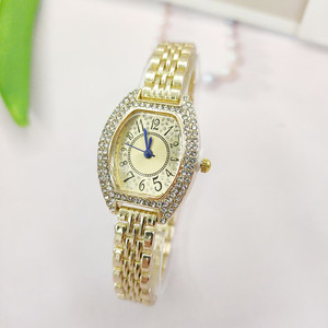 Montre élégante pour femme sertie de diamants, montre numérique à quartz en forme de tonneau entièrement sertie de diamants - Product Image 1