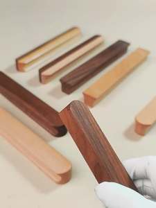 Boutons et poignées de meuble en bois de noyer sur mesure, poignées de commode en noyer noir massif, poignées de tiroir minimalistes japonaises pour armoire - Product Image 3