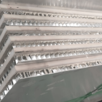 Panneau de pierre à structure alvéolaire en aluminium, feuilles alvéolaires ondulées en aluminium pour portes en bois