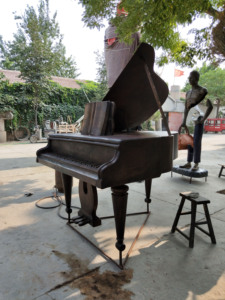 Statue de <span class=keywords><strong>Pianiste</strong></span> Élégante en Bronze Grandeur Nature pour Décoration de Parc Extérieur, Statue Personnalisée de Célébrité, Statue de Figurine, Moulage de <span class=keywords><strong>Piano</strong></span> en Laiton - Product Image 1