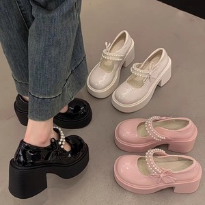 Le <span class=keywords><strong>scarpe</strong></span> in pelle PU dolci e alla moda da donna sono un must quando si abbinano a perle e gonne - Product Image 2