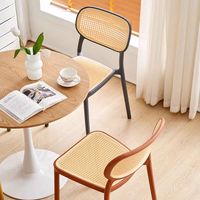 Chaises de salle à manger en rotin plastique moulé PP, avec assise à trous creux, dossier haut, design moderne, pour la maison, le bureau et l'entrepôt (vente en gros)