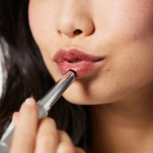 Bálsamo Labial Hidratante de Larga Duración, Vegano, de Marca Privada, de Alta Calidad, Barra de Labios Delgada Color Miel Negra - Product Image 4