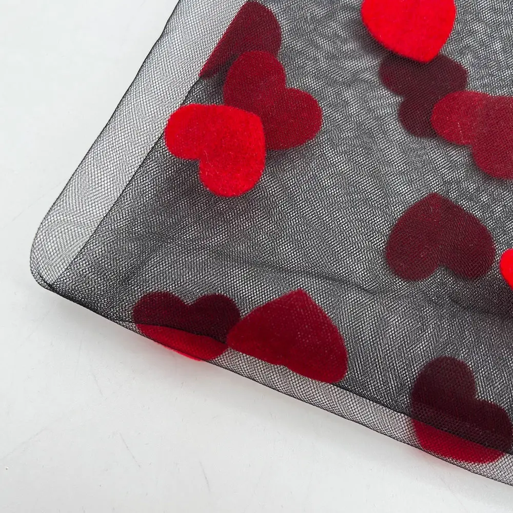 Vente en gros 100% polyester doux noir rouge coeur mariage dentelle flocage velours design imprimé dentelle flocage tissu pour robe en tulle