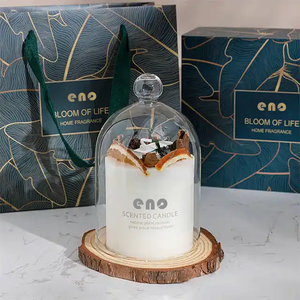 Bougies parfumées de luxe avec fleurs séchées Pots en verre de cire de soja avec couvercles pour cadeaux de mariage de la Saint-Valentin pour les invités - Product Image 1