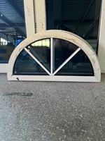 Nuevo diseño de ventana de arco de marco de aluminio insonorizado con diseño de parrilla con pantalla