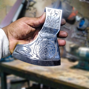 Hacha de Acero al Carbono Hecha a Mano con Mango de Madera de Palisandro, Grabada a Mano, con 5 Filos de Corte, 0.5 KG, para Cortar, Acampar y Bricolaje - Product Image 1