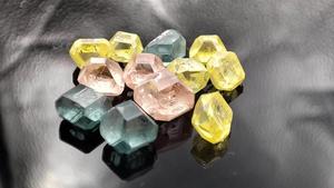 Diamant brut rose, bleu, jaune HPHT cultivé en laboratoire, matériau de diamant de couleur en vrac pour la fabrication de bijoux - Product Image 3