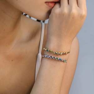 Bracelet chaîne serpent en acier inoxydable plaqué or 18 carats avec incrustation de zircon CZ pour femme, délicat, hypoallergénique, résistant au ternissement, pour usage quotidien - Product Image 1