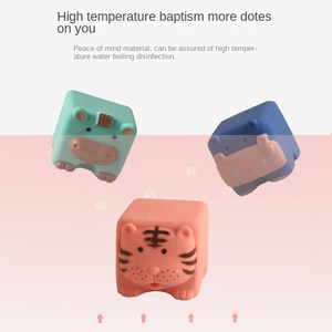 Jouet DIY animalier de dessin animé pour bébé de 0 à 1 an, jouet de bain en plastique et vinyle pour l'éveil, balle à saisir et à mordre, jouet transfrontalier - Product Image 1