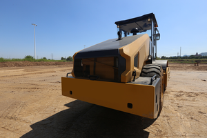 Apisonadora de Servicio Pesado de 20 Toneladas 520F para <span class=keywords><strong>Alquiler</strong></span> o Venta, Perfecta para la Base de Carreteras y la Compactación de Asfalto - Product Image 2