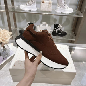 Alexander Premium Nubuck Suede Retro Chunky Sole Sneakers Mc. Zapatillas con Entresuela en Contraste para Hombre y Mujer, Ideales para el Desplazamiento Diario - Product Image 1