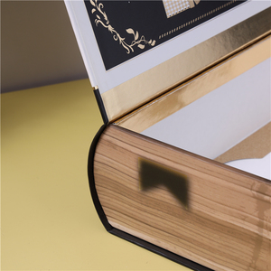 Boîte de livre compte à rebours calendrier estampillé or avec fermeture magnétique cadeau de Noël en carton fait main écologique sur mesure - Product Image 4