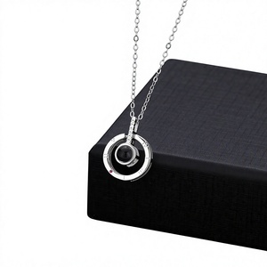 Collar con Colgante de Proyección en Forma de Corazón con Números Romanos y Diamantes Incrustados, en Plata S925, con la Frase 'Te Amo' en 100 Idiomas - Product Image 1
