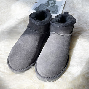 Bottes de neige classiques épaisses Uggs 2026 de qualité supérieure, très vendues, confortables et chaudes, bottines d'hiver plates antidérapantes pour femmes - Product Image 4