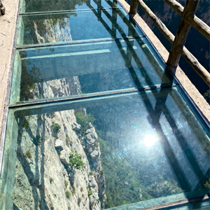 Verre feuilleté pour bâtiments commerciaux en haute altitude, pour terrasses d'observation, salons panoramiques et passerelles surélevées - Product Image 2