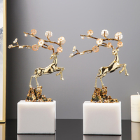 Sculpture de cerf de luxe en métal, base en marbre, décoration de bureau, statue d'art personnalisée, décoration intérieure, cadeaux, vente en gros directe d'usine